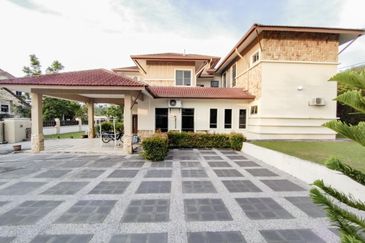 Puncak Pinggiran Putra