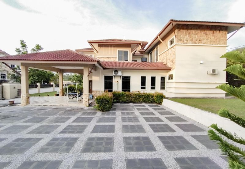 Puncak Pinggiran Putra