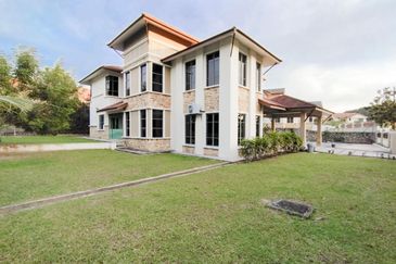 Puncak Pinggiran Putra