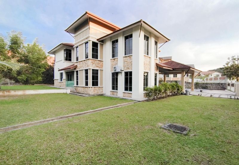 Puncak Pinggiran Putra