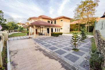 Puncak Pinggiran Putra