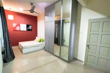 Puncak Pinggiran Putra