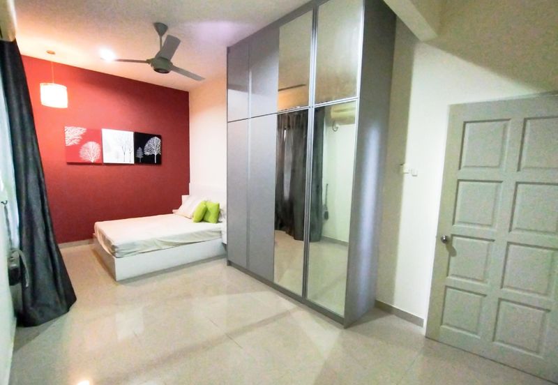 Puncak Pinggiran Putra