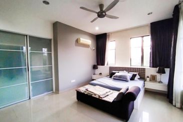 Puncak Pinggiran Putra