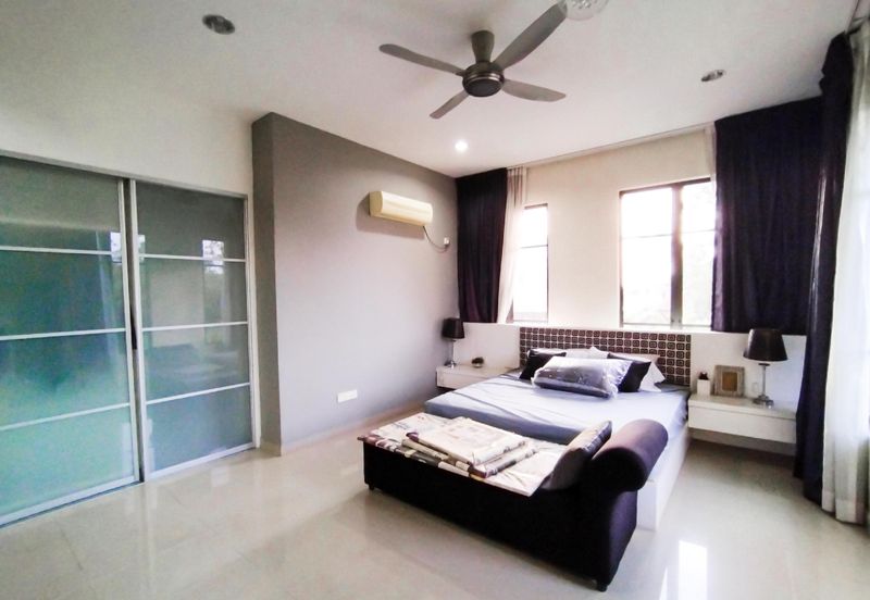 Puncak Pinggiran Putra