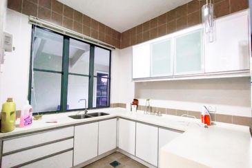 Puncak Pinggiran Putra