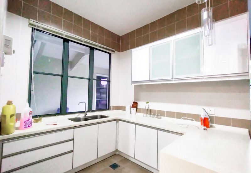 Puncak Pinggiran Putra