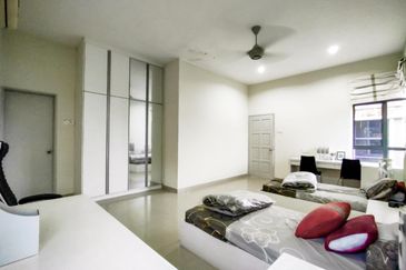 Puncak Pinggiran Putra