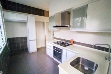 Puncak Pinggiran Putra