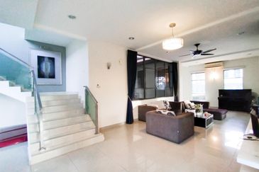 Puncak Pinggiran Putra