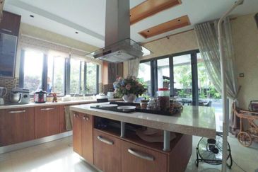 Perdana Lakeview East