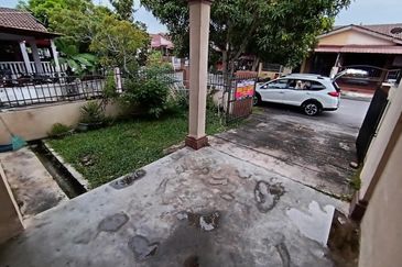 Taman Seroja, Bandar Baru Salak Tinggi