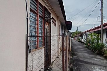 Taman Seroja, Bandar Baru Salak Tinggi