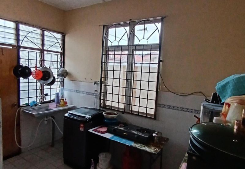 Taman Seroja, Bandar Baru Salak Tinggi