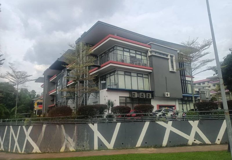 Jalan Pekaka Seksyen 8