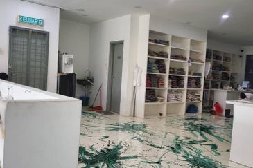 Pusat Perdagangan Maisons