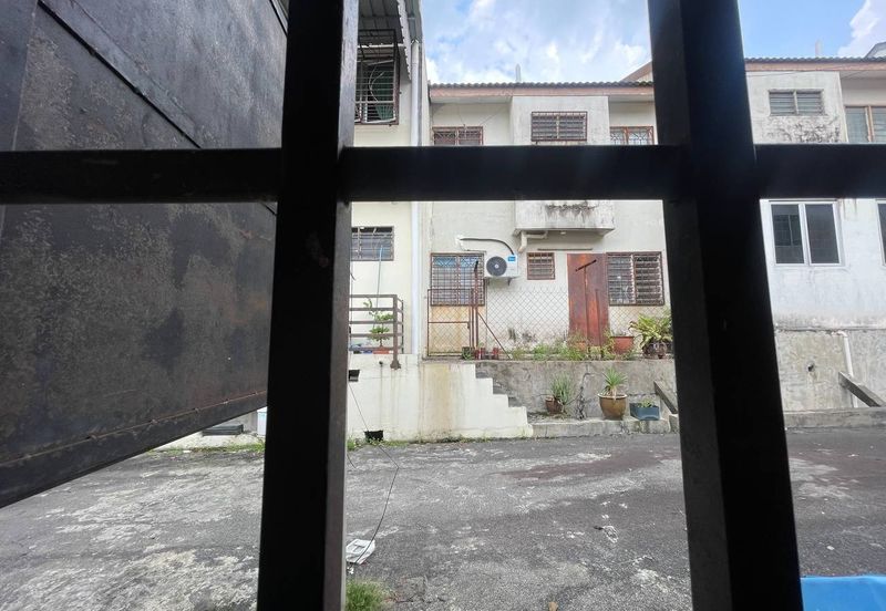 Taman Pinggiran Putra