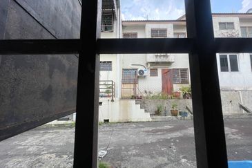 Taman Pinggiran Putra