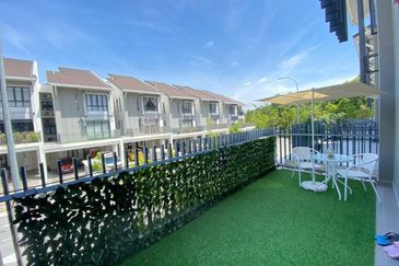 Crescent Park Townvilla