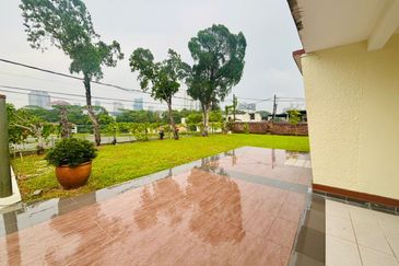 Stulang Laut / Darat