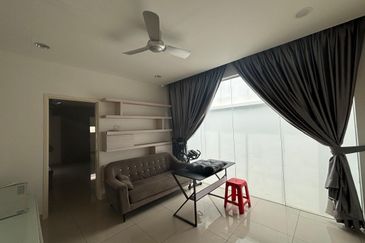 Maple Red, Adda Heights