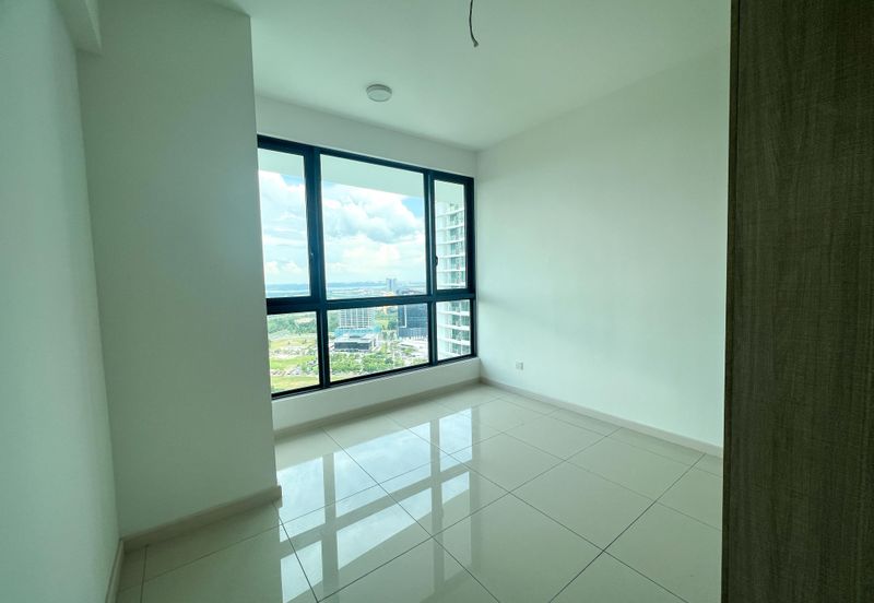 The M @ Medini Macrolink