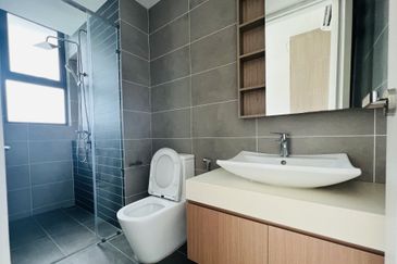 The M @ Medini Macrolink