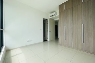 The M @ Medini Macrolink