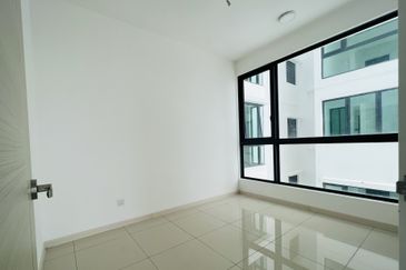 The M @ Medini Macrolink