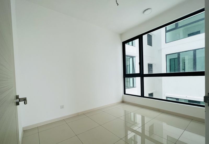 The M @ Medini Macrolink