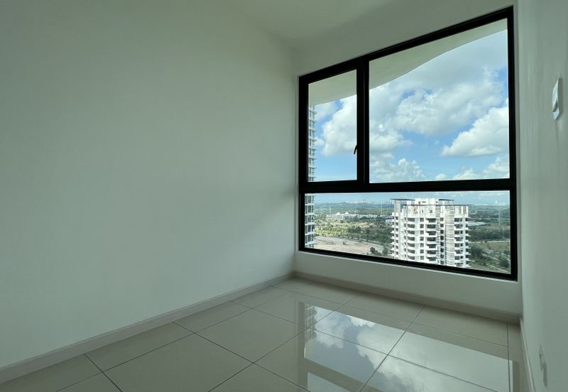 The M @ Medini Macrolink