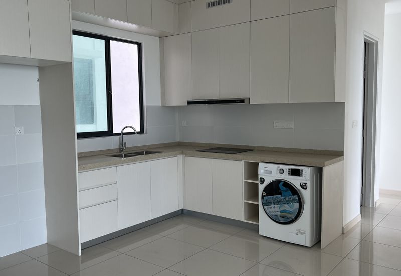 The M @ Medini Macrolink