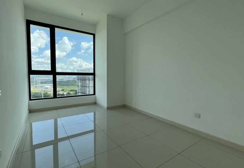 The M @ Medini Macrolink