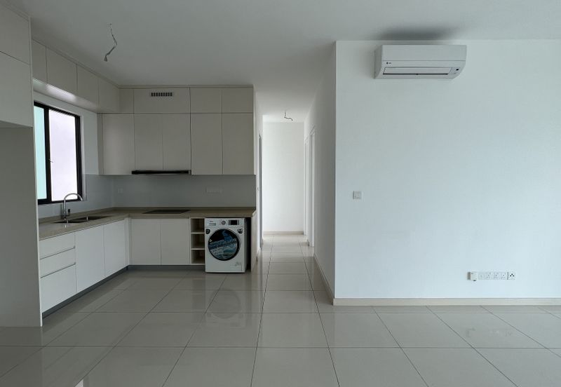 The M @ Medini Macrolink