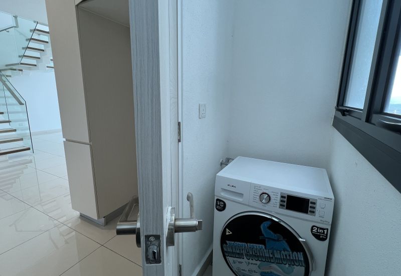 The M @ Medini Macrolink