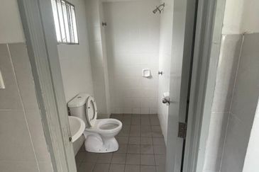 Double Storey Terrace House Taman Kayangan Pelangi Height, Mantin N9