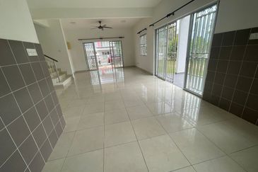 Double Storey Terrace House Taman Kayangan Pelangi Height, Mantin N9