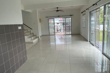 Double Storey Terrace House Taman Kayangan Pelangi Height, Mantin N9