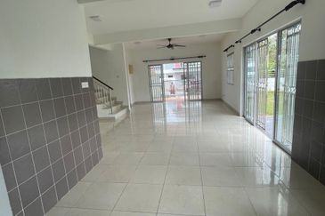 Double Storey Terrace House Taman Kayangan Pelangi Height, Mantin N9