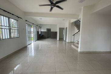 Double Storey Terrace House Taman Kayangan Pelangi Height, Mantin N9