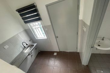 Double Storey Terrace House Taman Kayangan Pelangi Height, Mantin N9