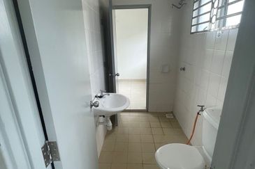 Double Storey Terrace House Taman Kayangan Pelangi Height, Mantin N9