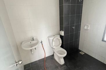 Double Storey Terrace House Taman Kayangan Pelangi Height, Mantin N9