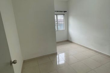 Double Storey Terrace House Taman Kayangan Pelangi Height, Mantin N9