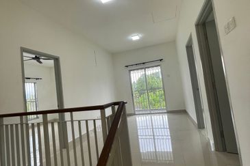 Double Storey Terrace House Taman Kayangan Pelangi Height, Mantin N9
