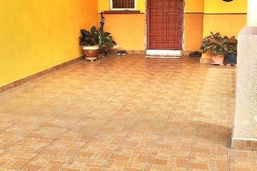 [For sale] Taman Equine 2 Storey RENOVATION UNIT @ Seri Kembangan  Selangor