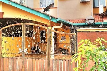 [For sale] Taman Equine 2 Storey RENOVATION UNIT @ Seri Kembangan  Selangor