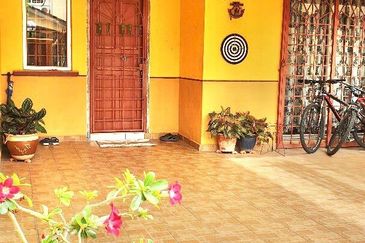 [For sale] Taman Equine 2 Storey RENOVATION UNIT @ Seri Kembangan  Selangor