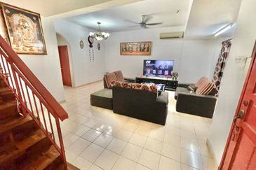 [For sale] Taman Equine 2 Storey RENOVATION UNIT @ Seri Kembangan  Selangor