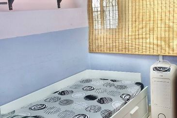 [For sale] Taman Equine 2 Storey RENOVATION UNIT @ Seri Kembangan  Selangor